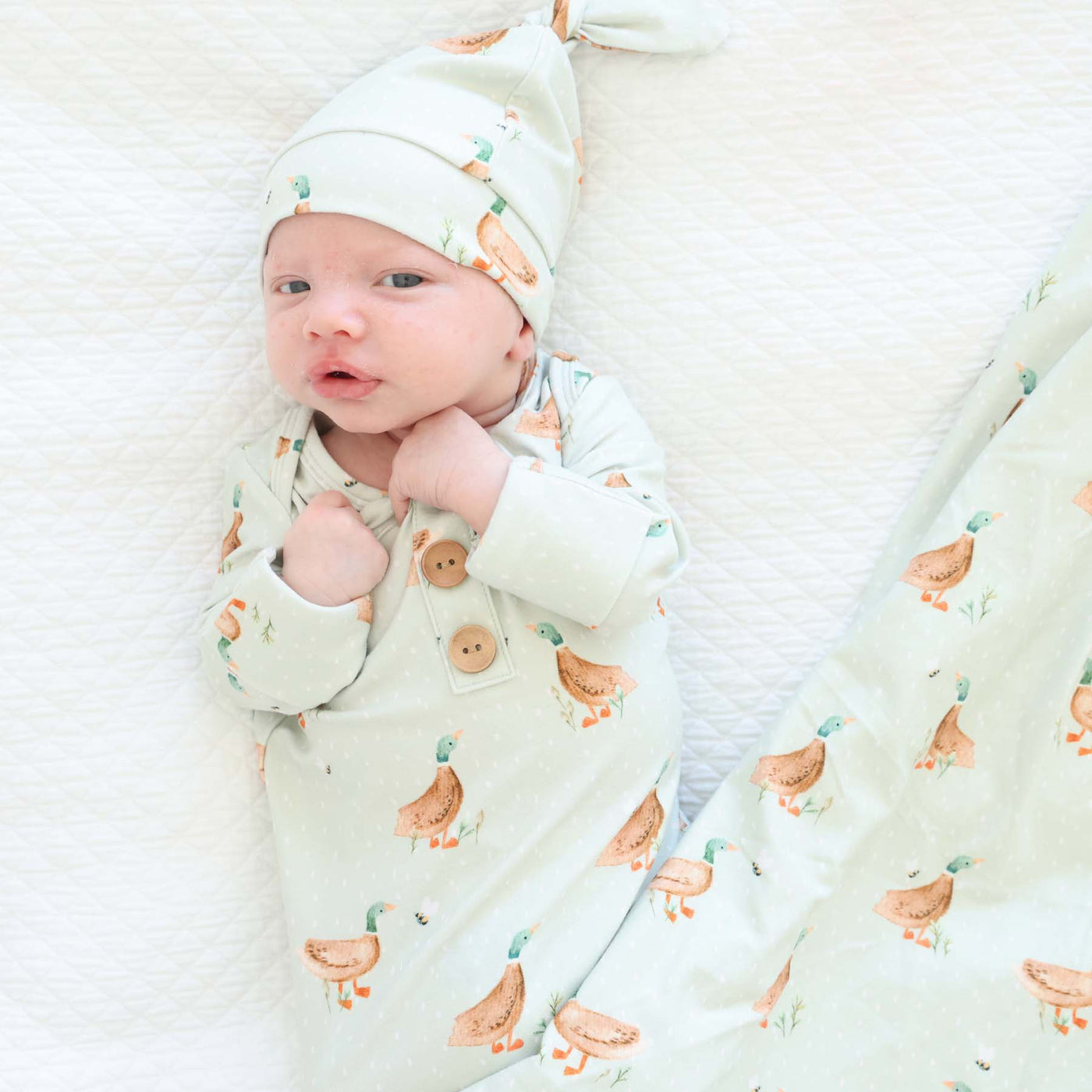 newborn knot gown and hat set with ducks light green 