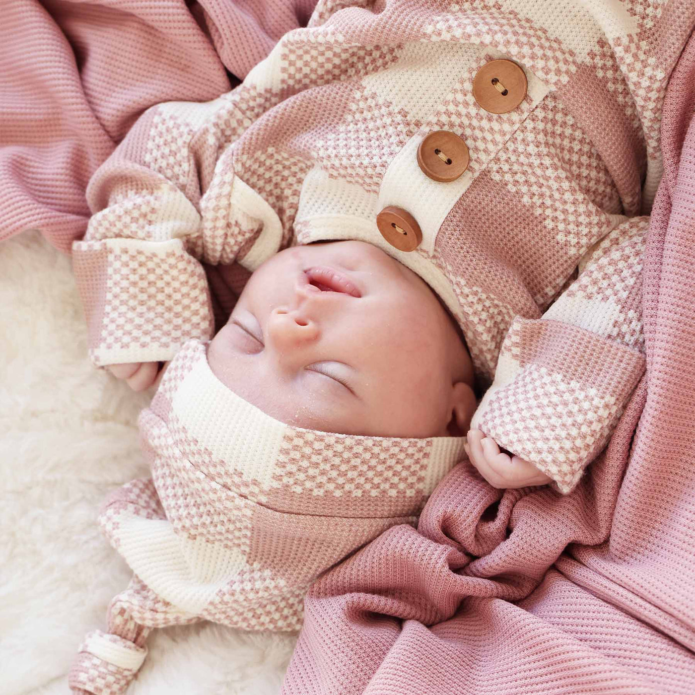 rosy check waffle bamboo newborn knot gown and hat set with buttons 