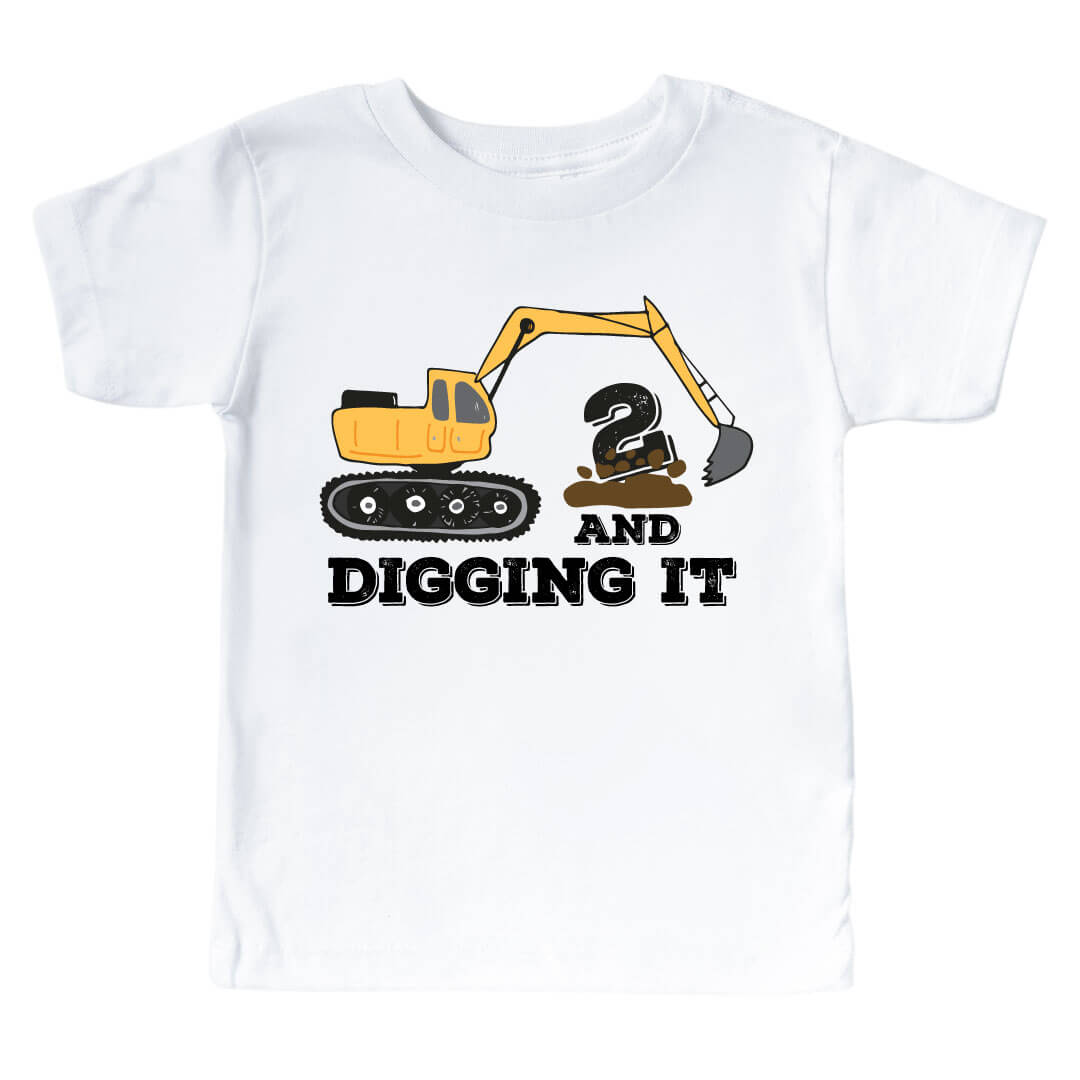 2 and digging it graphic tee 