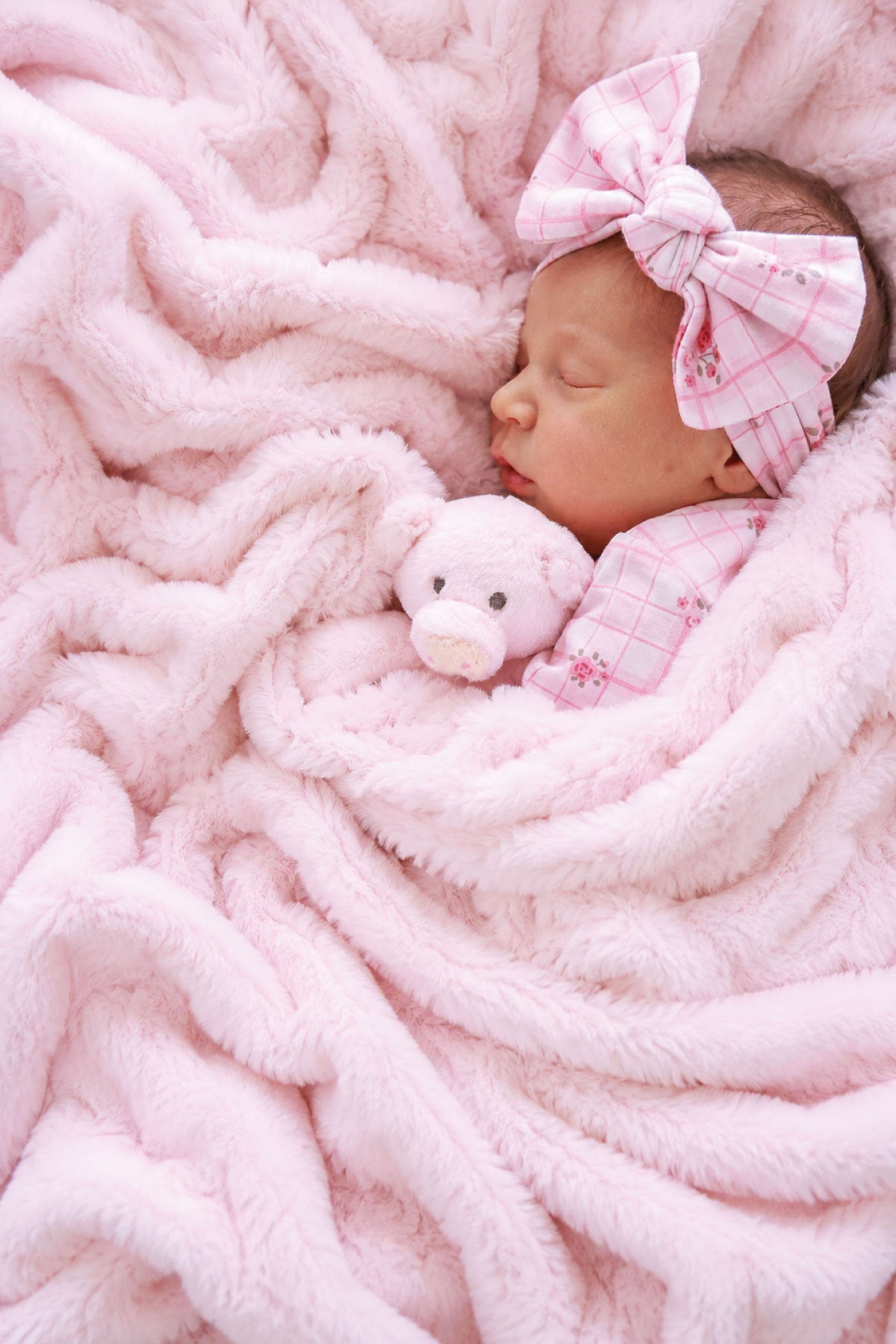 Double-Ruched Faux Fur Blanket | Barely Pink