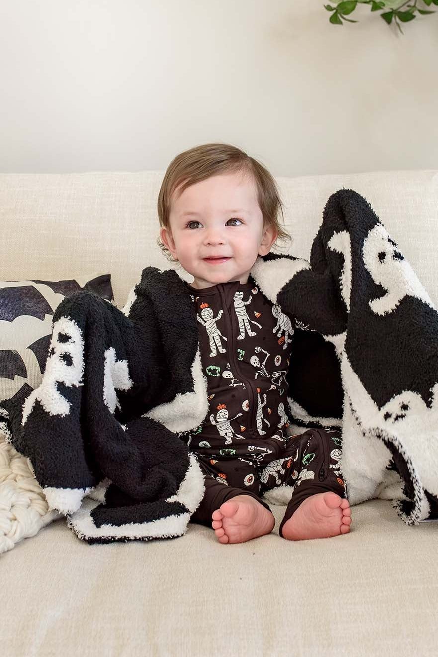 CuddleLane™ Luxe Halloween Luxe Blanket | Ghosts