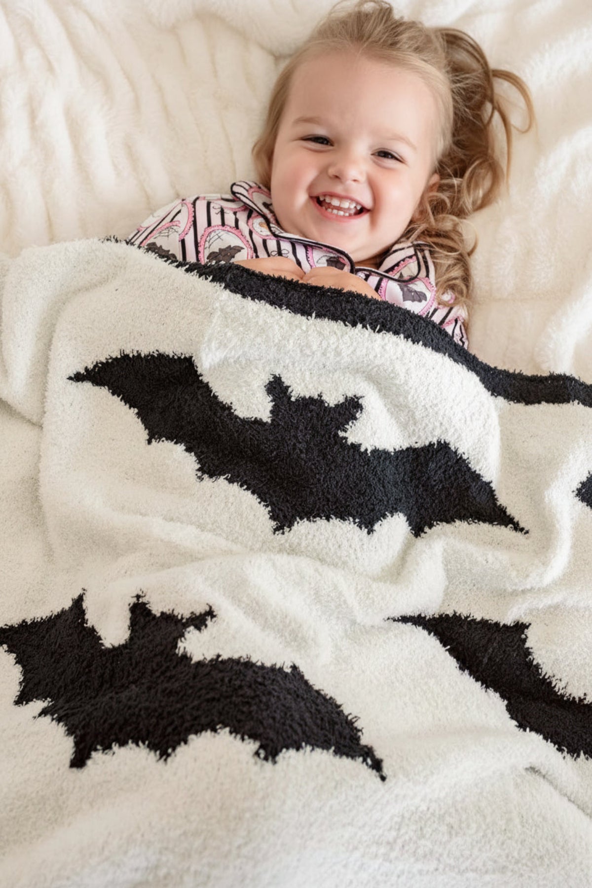 CuddleLane™ Luxe Halloween Blanket | Bats