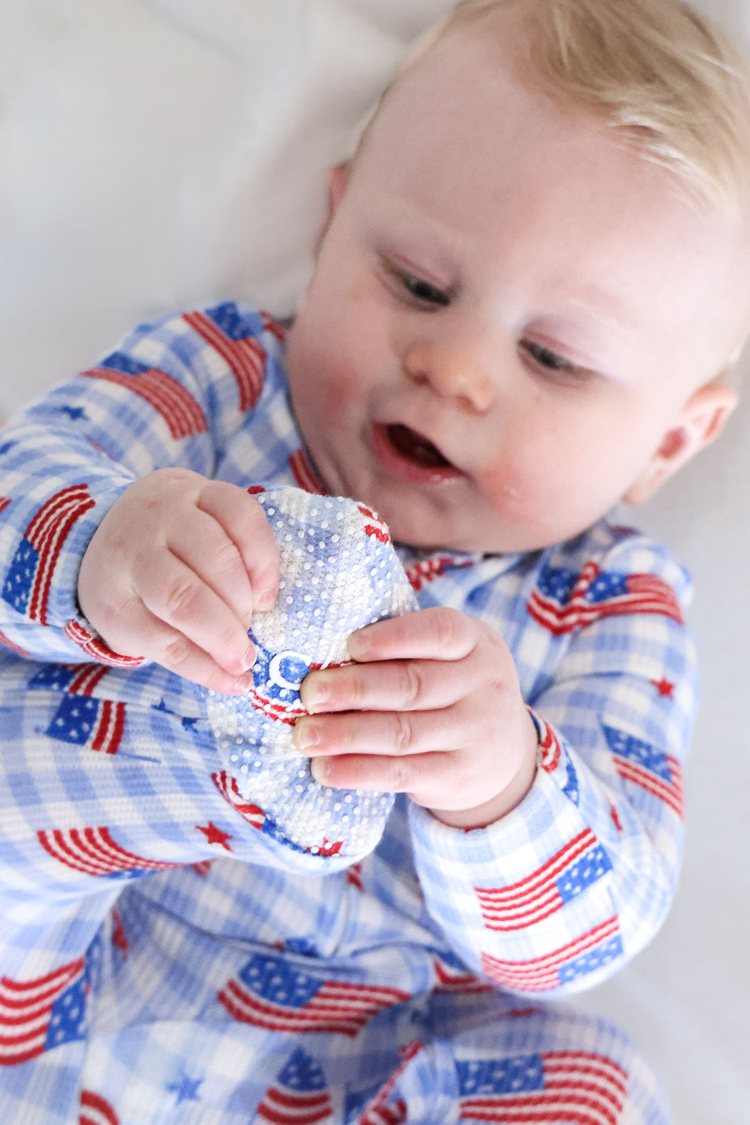 bamboo waffle fabric detail - star spangled picnic zipper footie