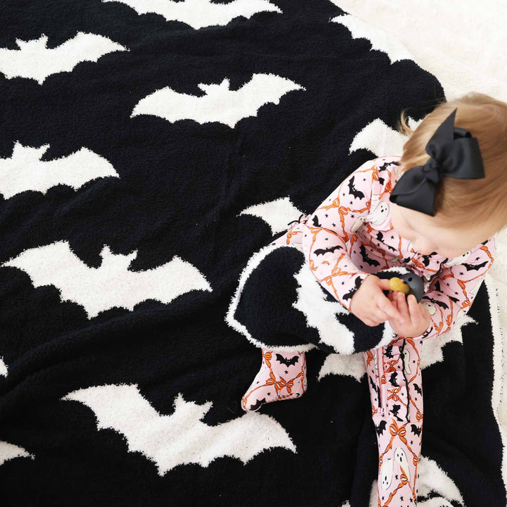 cuddlelane luxe blanket with bats black and white reversible