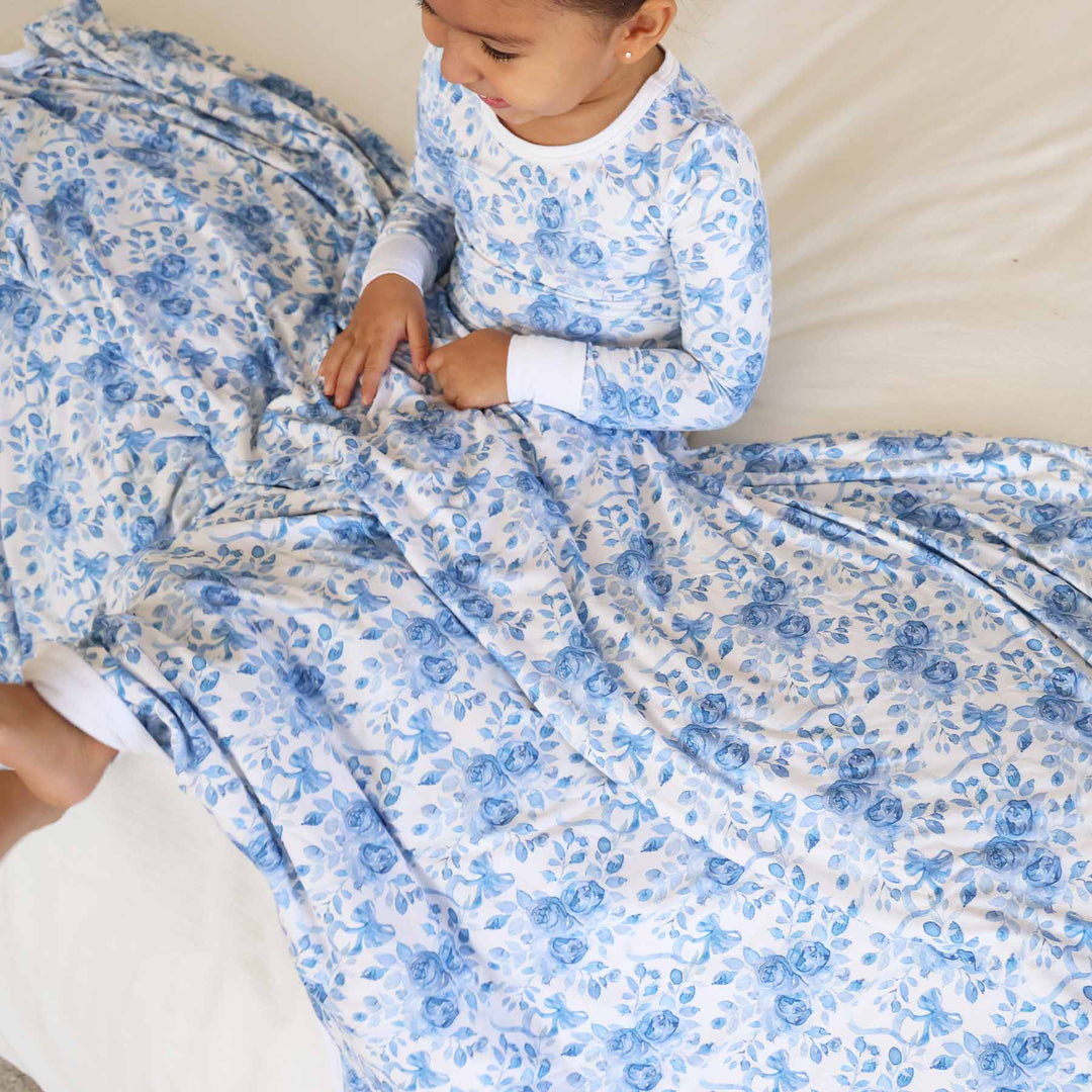 betsy's blooms double sided bamboo blanekt blue and white 