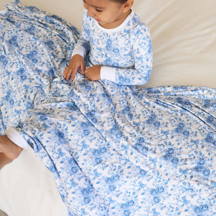 betsy's blooms double sided bamboo blanekt blue and white 