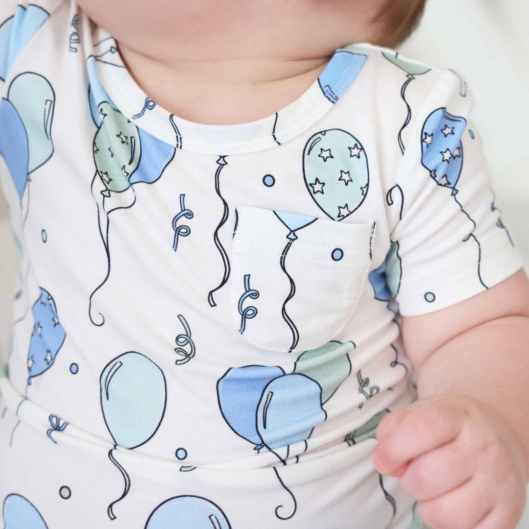 short sleeve graphic tee for babies with light blue and green balloon with a front pocket 