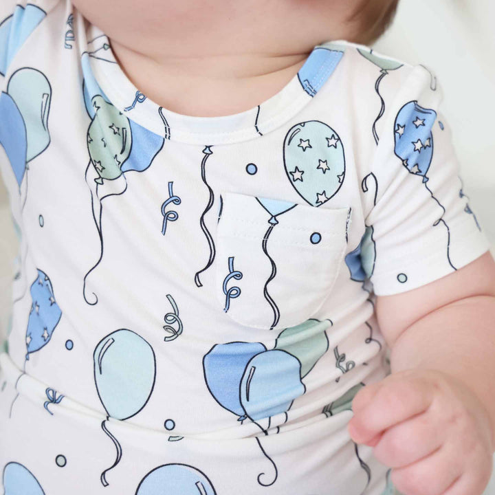 short sleeve graphic tee for babies with light blue and green balloon with a front pocket 