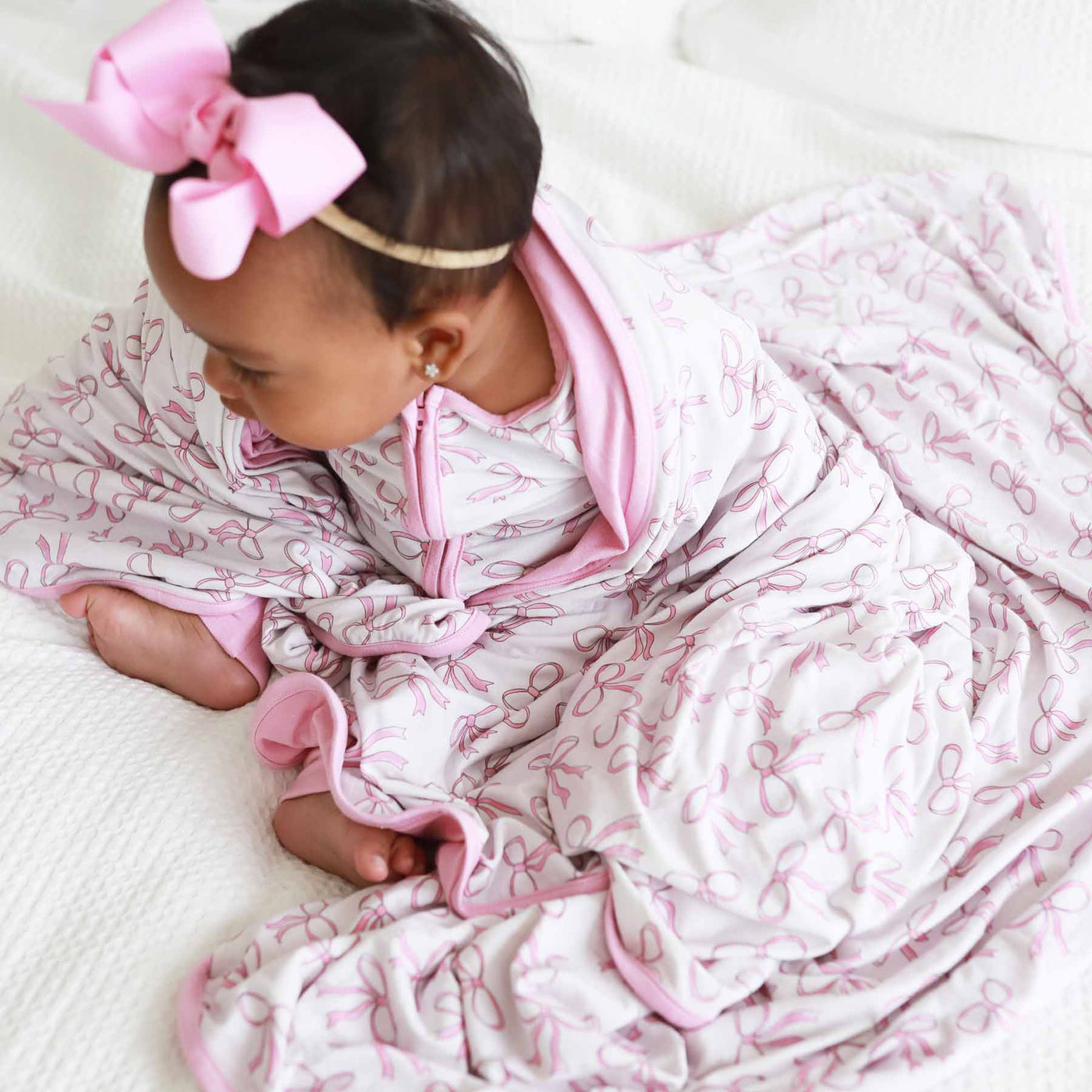 pink and white bamboo bow blanket for babies and kids 