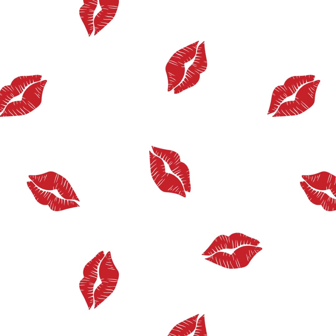 little kisses swatch with lips 