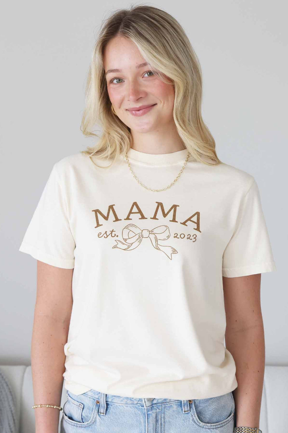 neutral mama bow tee with year 