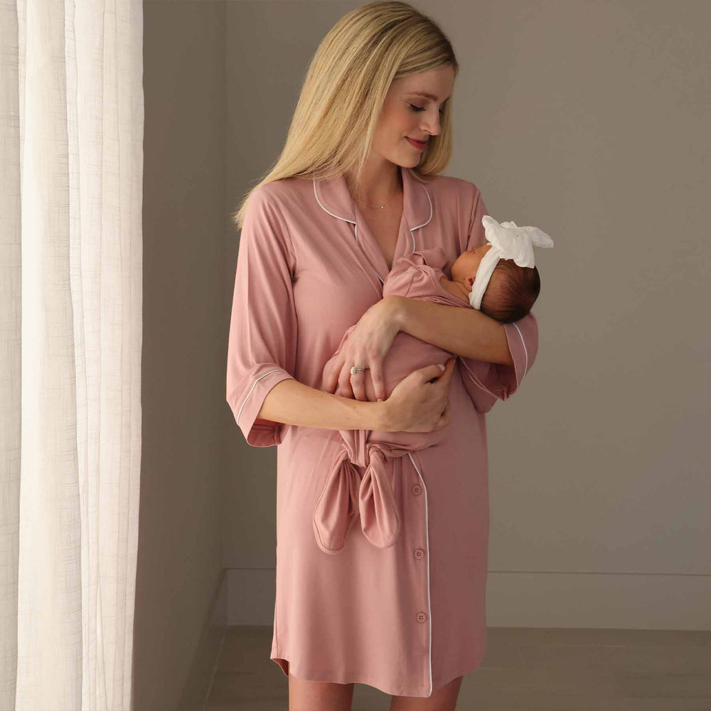 mauve labor and delivery gown for mom 