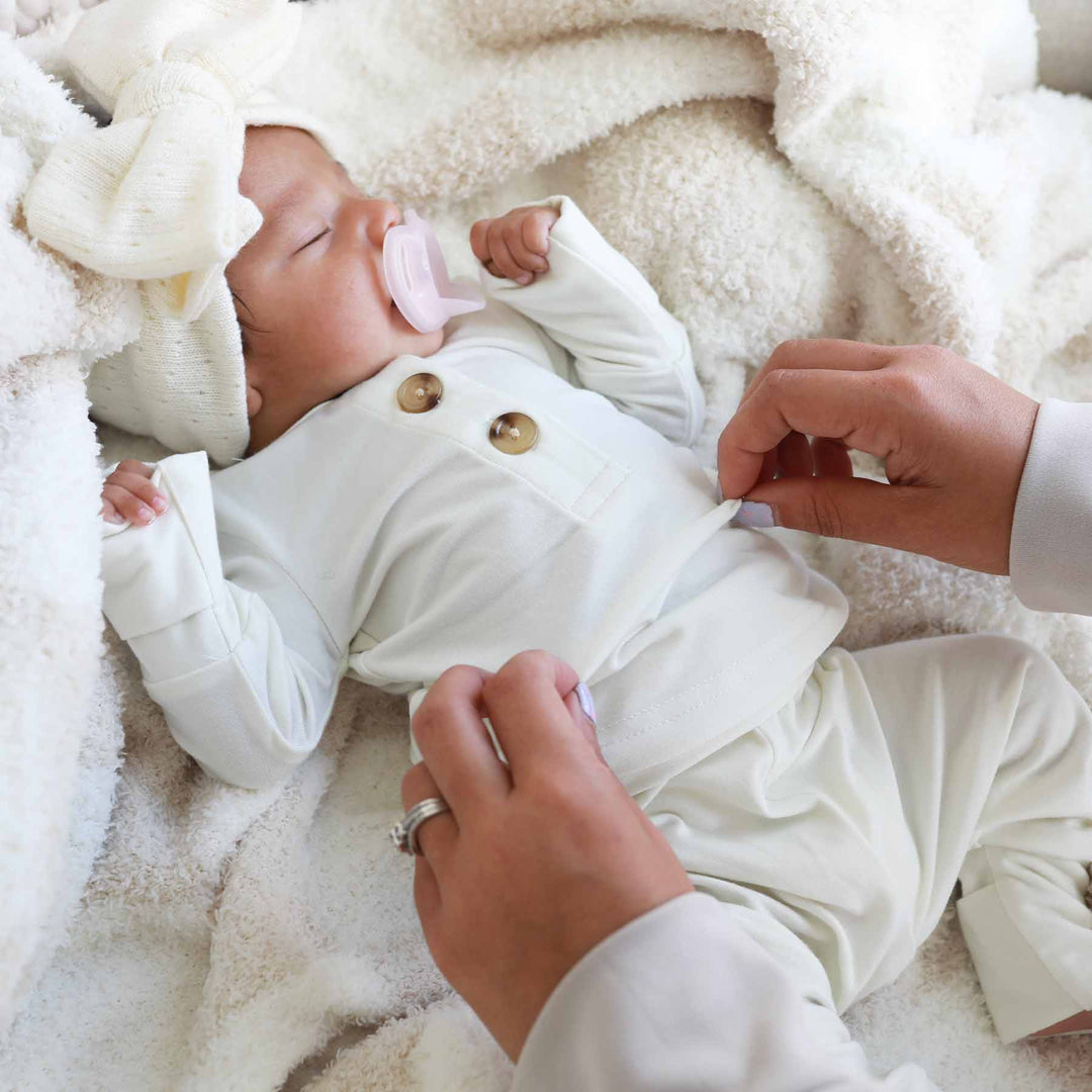 gender neutral newborn outfit white 