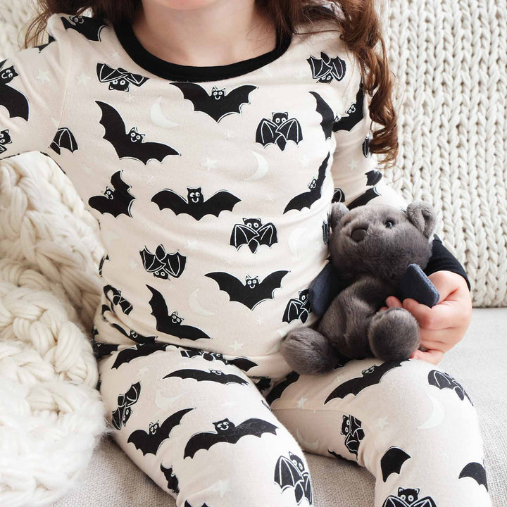 kids two piece pajama set with bats 