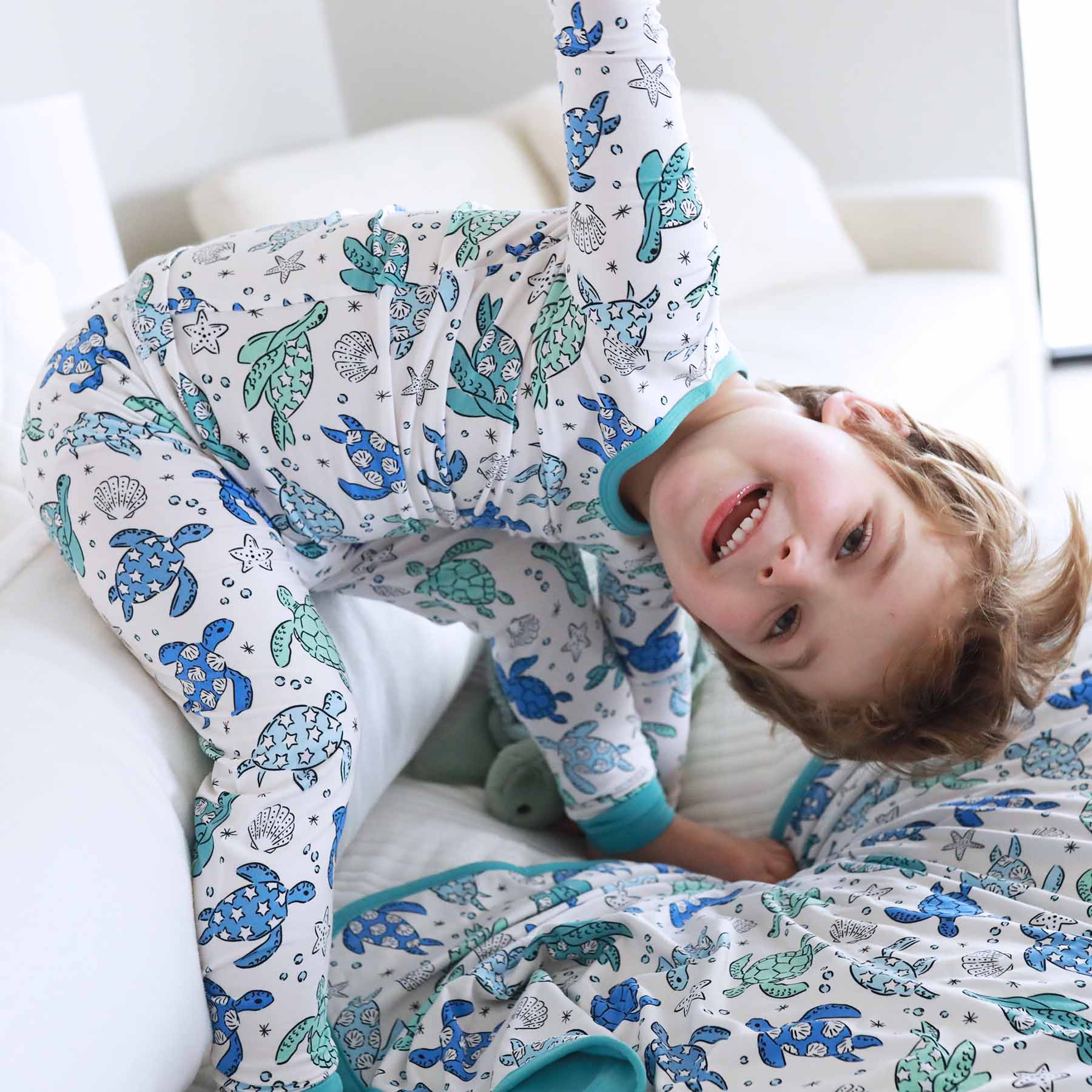 Turtle Pj Shell Sea Turtle Splash Two Piece Bamboo Pajamas | Caden Lane