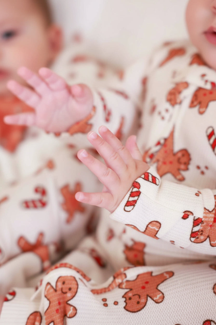 christmas gingerbread man and candy cane convertible zip romper pajama for babies and toddlers 