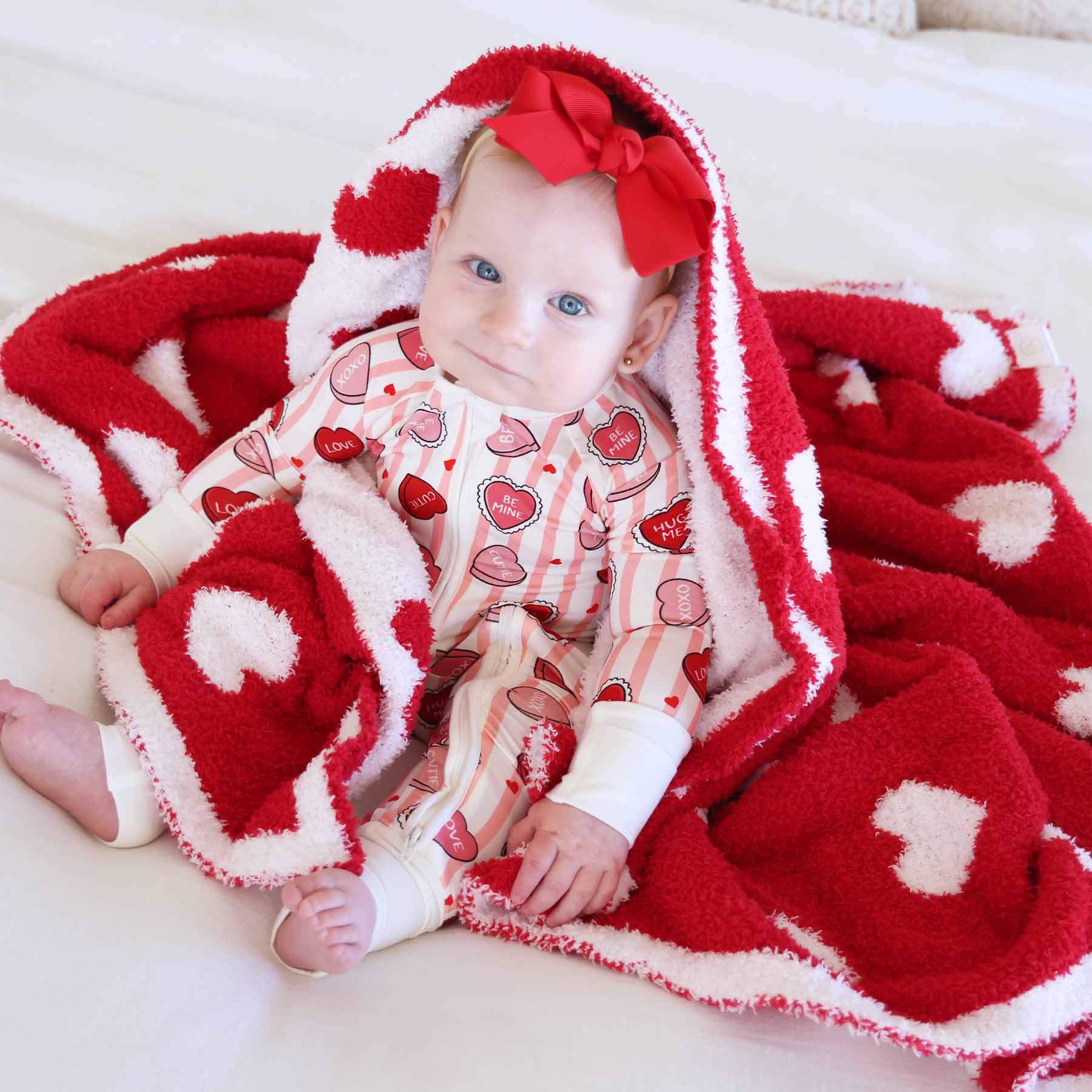 CuddleLane™ Luxe Blankets | Red Hearts
